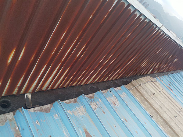 蜜桃网站在线观看屋麵生鏽腐蝕