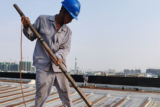 蘇州水蜜桃成人网金屬屋麵翻新除鏽