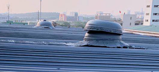 金屬屋麵的突出物（如煙囪、出氣孔、風機口等）